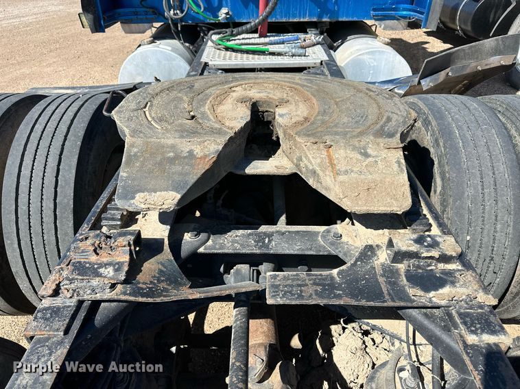 image for item ER8935 1993 Kenworth T600 semi truck