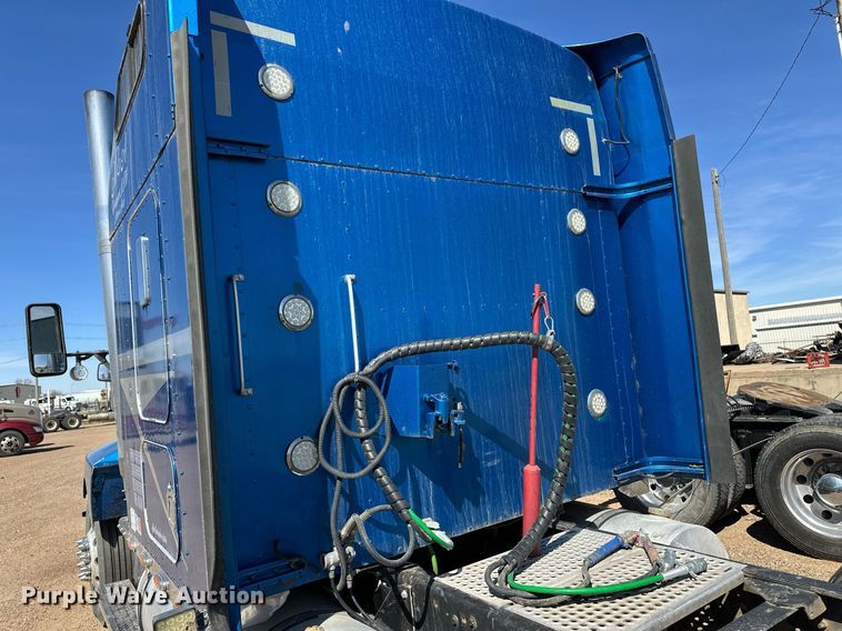 image for item ER8935 1993 Kenworth T600 semi truck