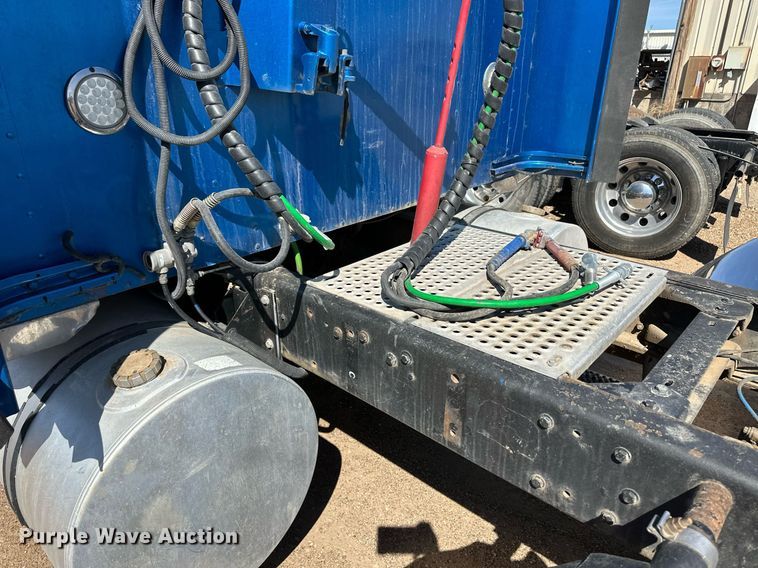 image for item ER8935 1993 Kenworth T600 semi truck