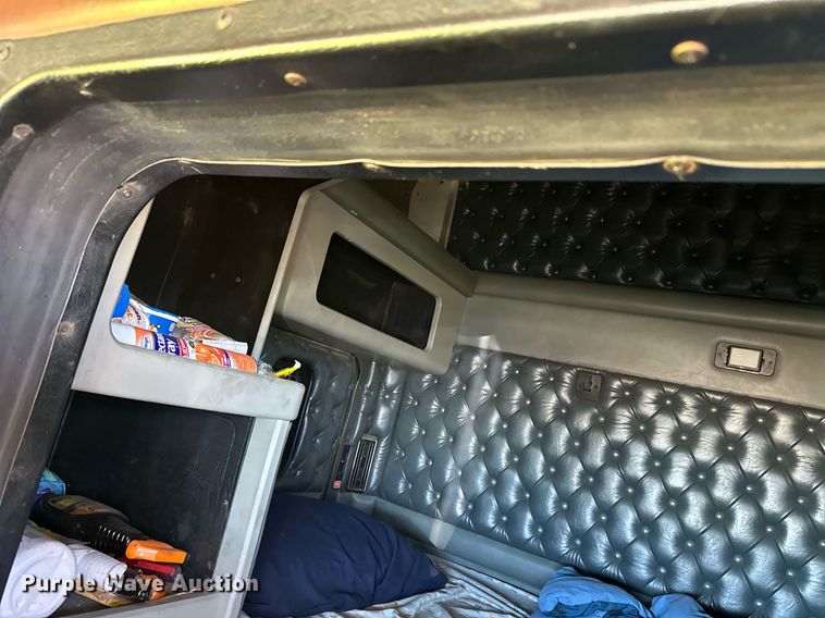 image for item ER8935 1993 Kenworth T600 semi truck