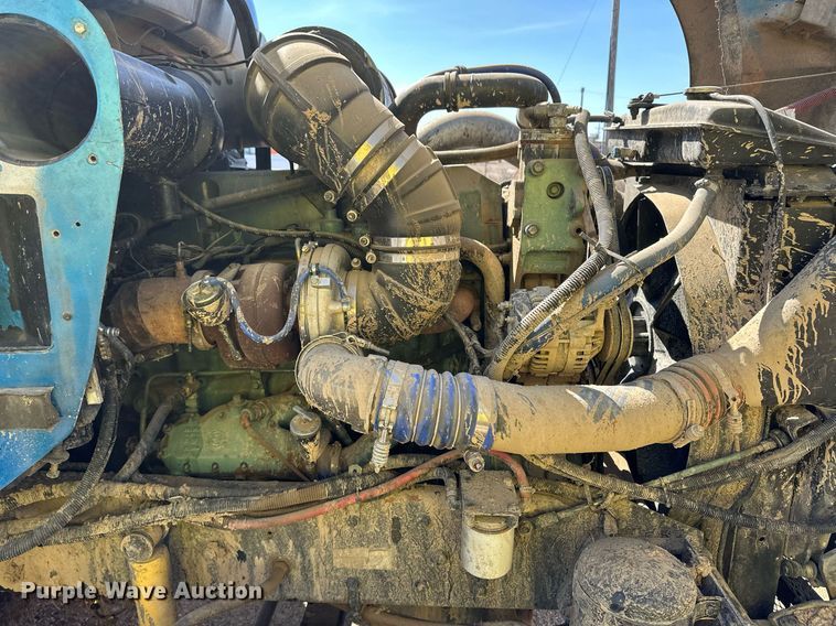 image for item ER8935 1993 Kenworth T600 semi truck