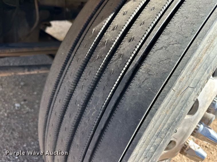 image for item ER8935 1993 Kenworth T600 semi truck