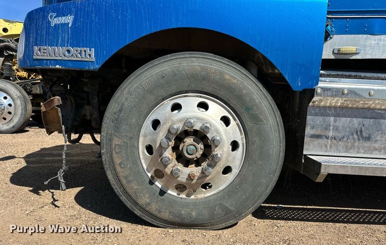 image for item ER8935 1993 Kenworth T600 semi truck