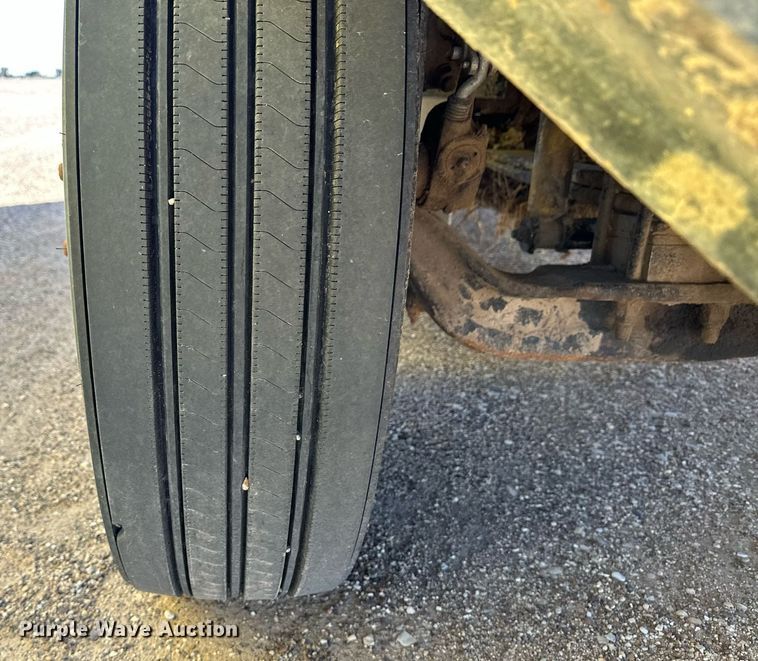 image for item ER8935 1993 Kenworth T600 semi truck