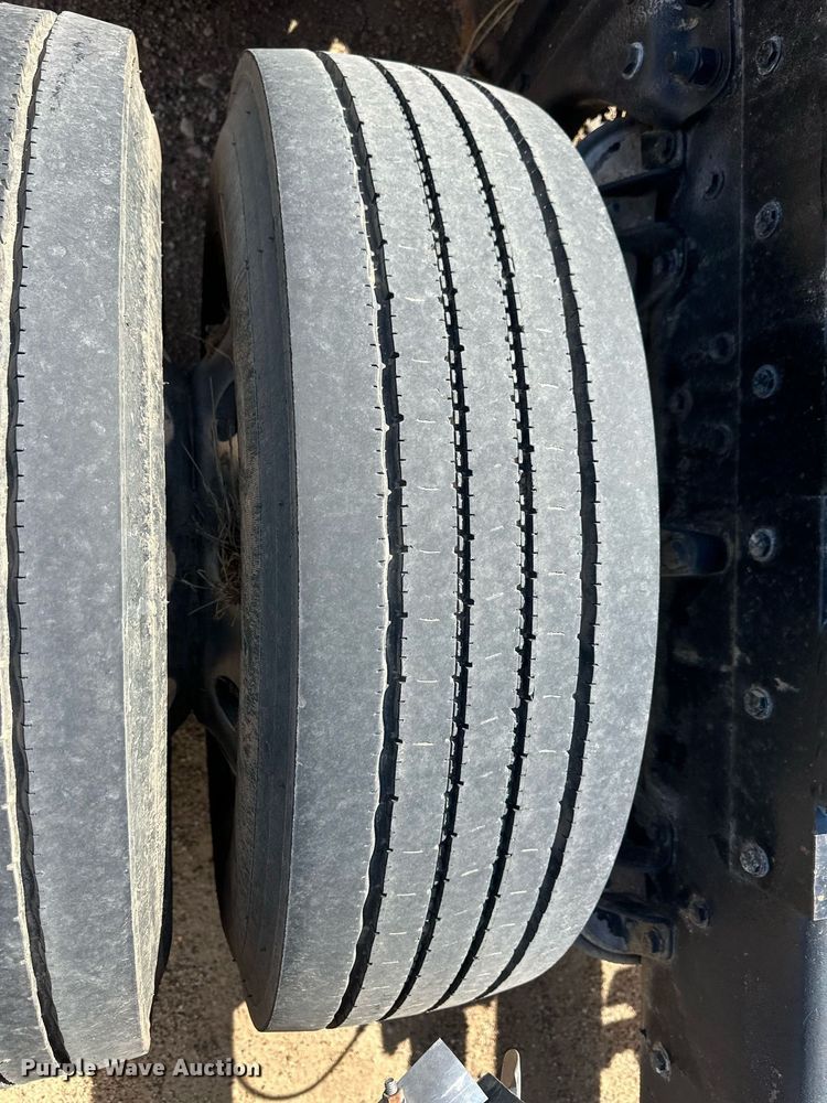 image for item ER8935 1993 Kenworth T600 semi truck