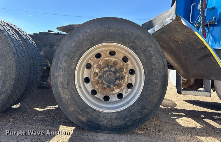 image for item ER8935 1993 Kenworth T600 semi truck