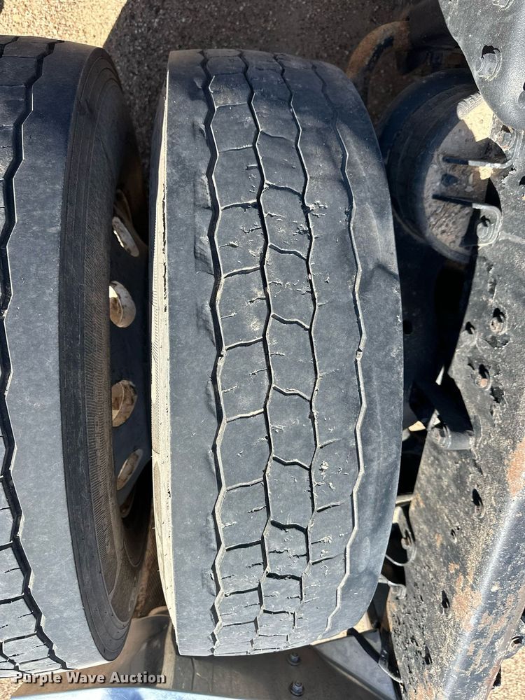 image for item ER8935 1993 Kenworth T600 semi truck