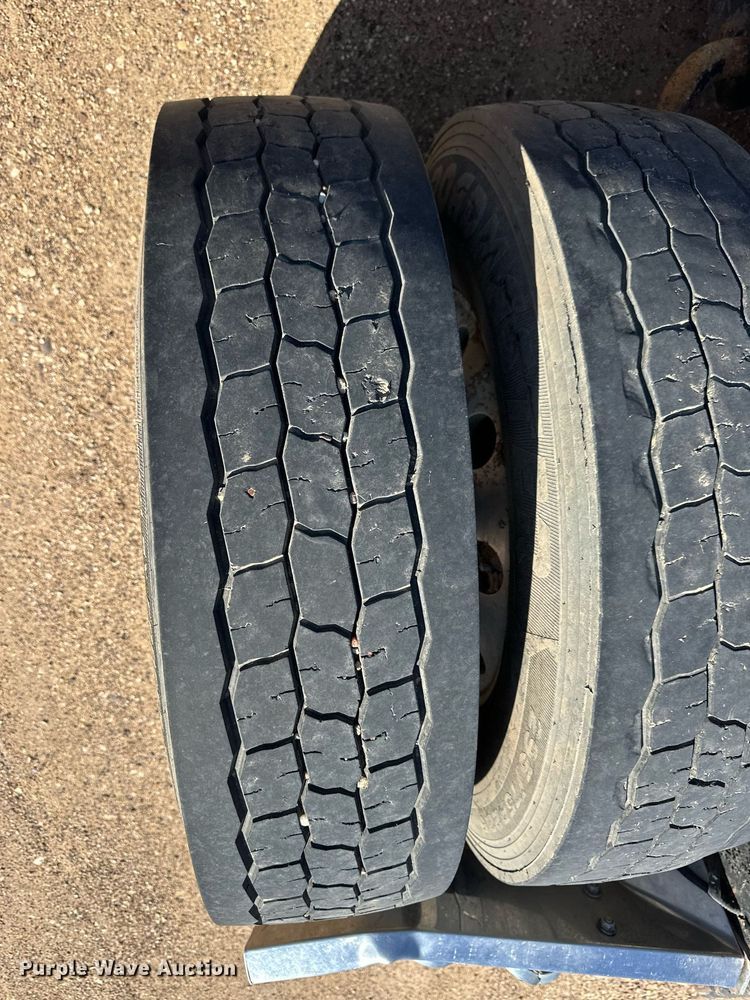 image for item ER8935 1993 Kenworth T600 semi truck