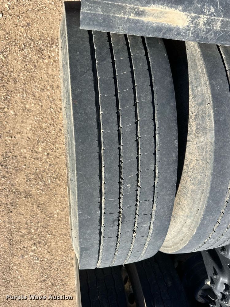 image for item ER8935 1993 Kenworth T600 semi truck