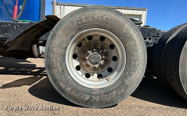 image for item ER8935 1993 Kenworth T600 semi truck