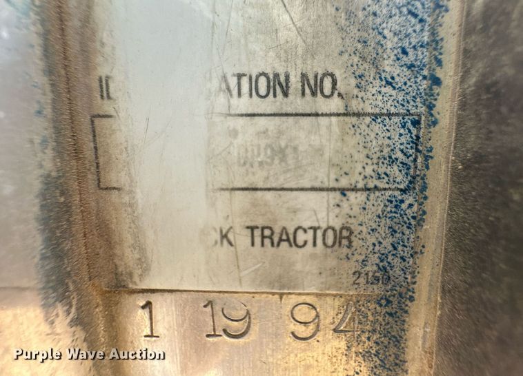 image for item ER8935 1993 Kenworth T600 semi truck