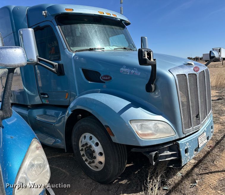 image for item ER8936 2016 Peterbilt 579 semi truck