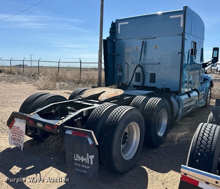 image for item ER8936 2016 Peterbilt 579 semi truck