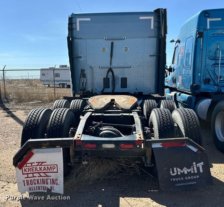 image for item ER8936 2016 Peterbilt 579 semi truck