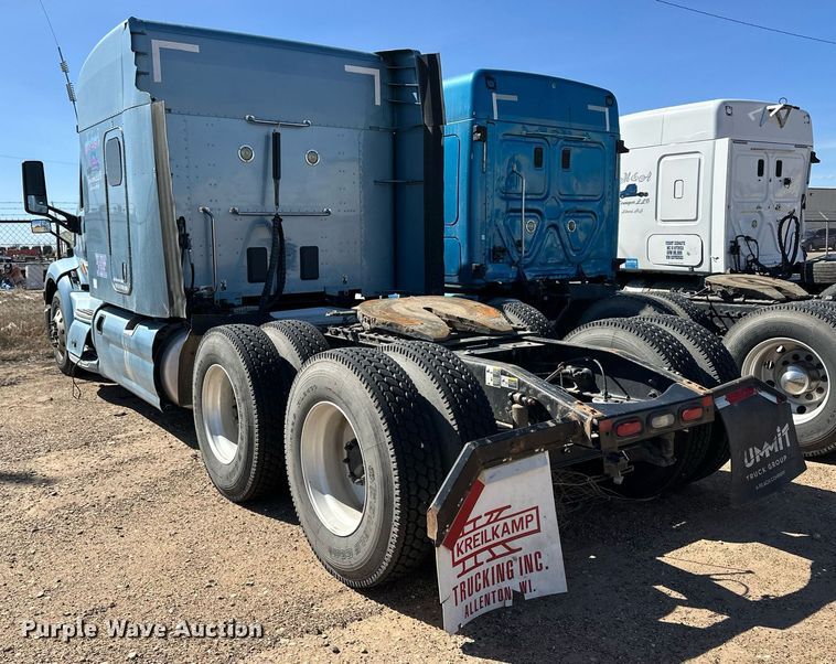image for item ER8936 2016 Peterbilt 579 semi truck