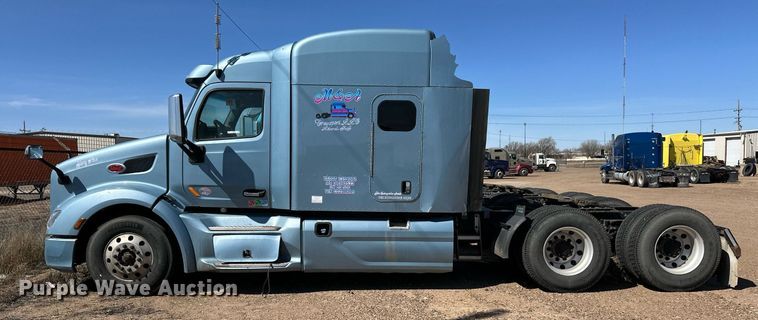 image for item ER8936 2016 Peterbilt 579 semi truck