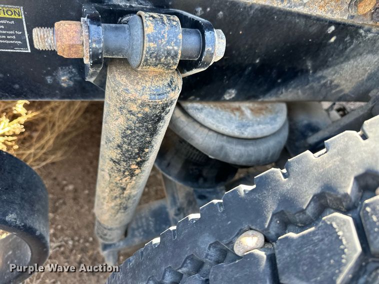 image for item ER8936 2016 Peterbilt 579 semi truck