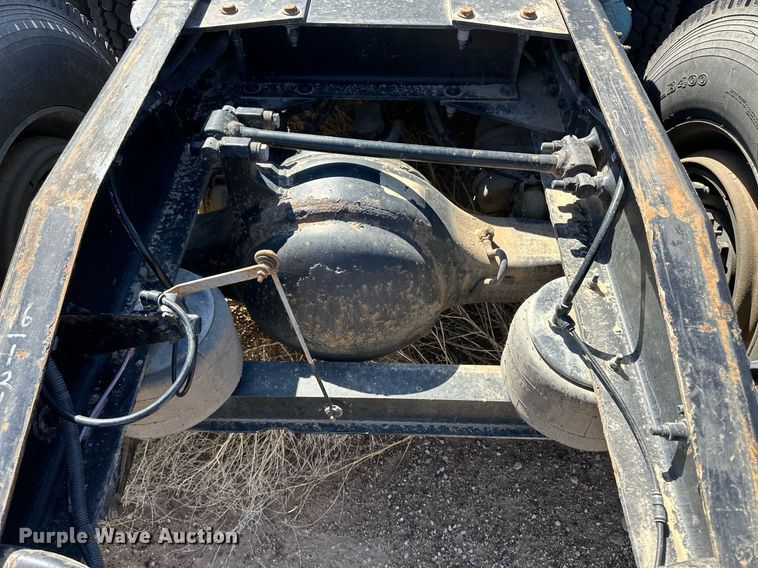 image for item ER8936 2016 Peterbilt 579 semi truck