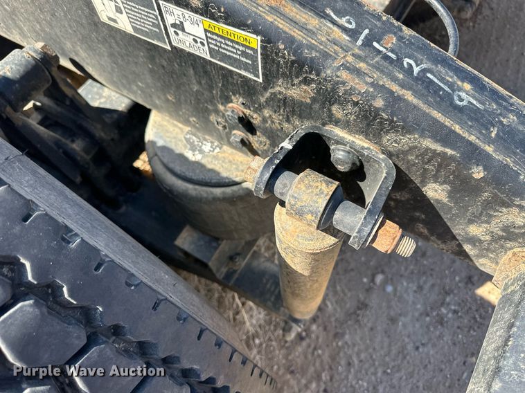 image for item ER8936 2016 Peterbilt 579 semi truck