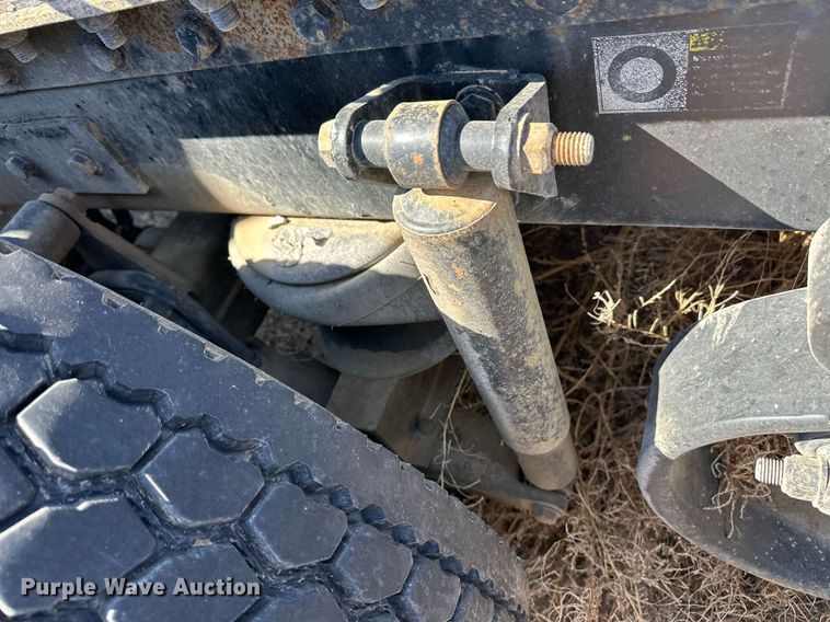 image for item ER8936 2016 Peterbilt 579 semi truck