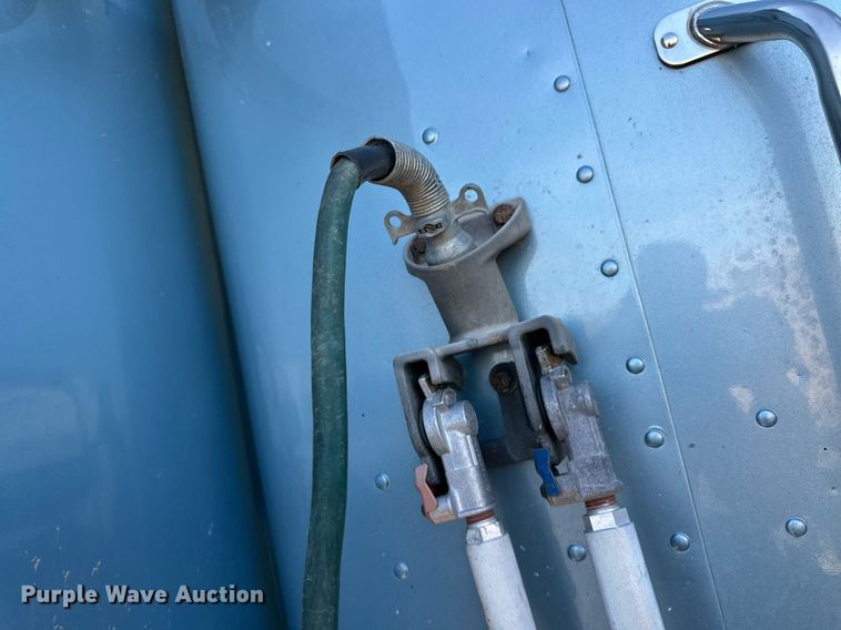 image for item ER8936 2016 Peterbilt 579 semi truck