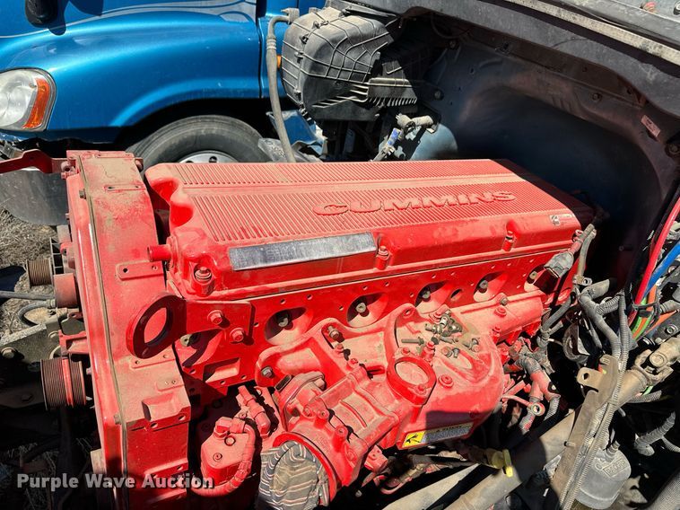 image for item ER8936 2016 Peterbilt 579 semi truck