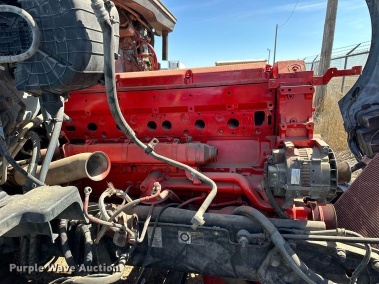 image for item ER8936 2016 Peterbilt 579 semi truck