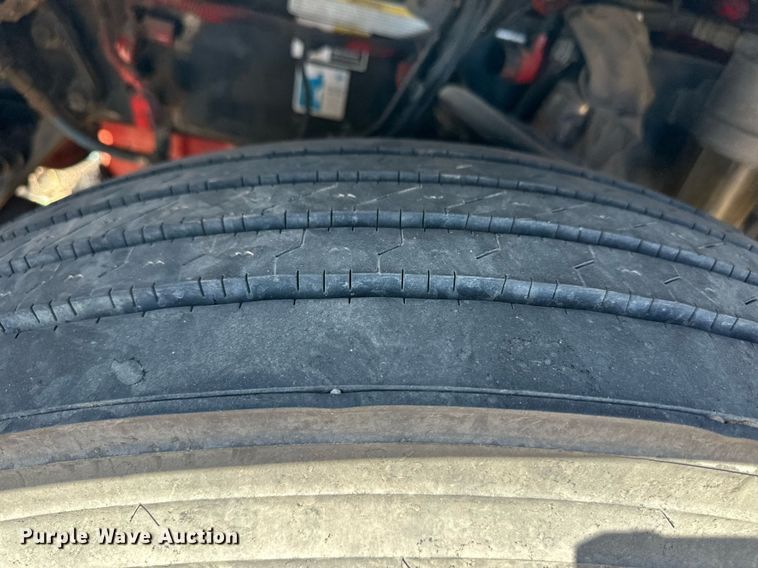 image for item ER8936 2016 Peterbilt 579 semi truck