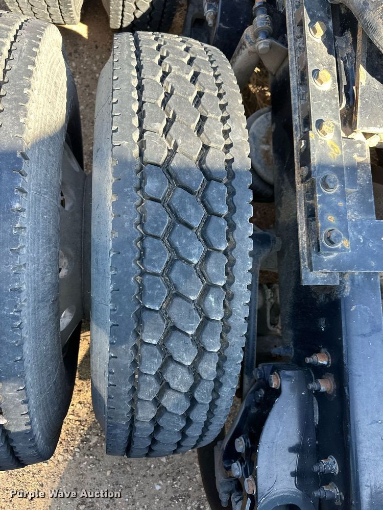 image for item ER8936 2016 Peterbilt 579 semi truck