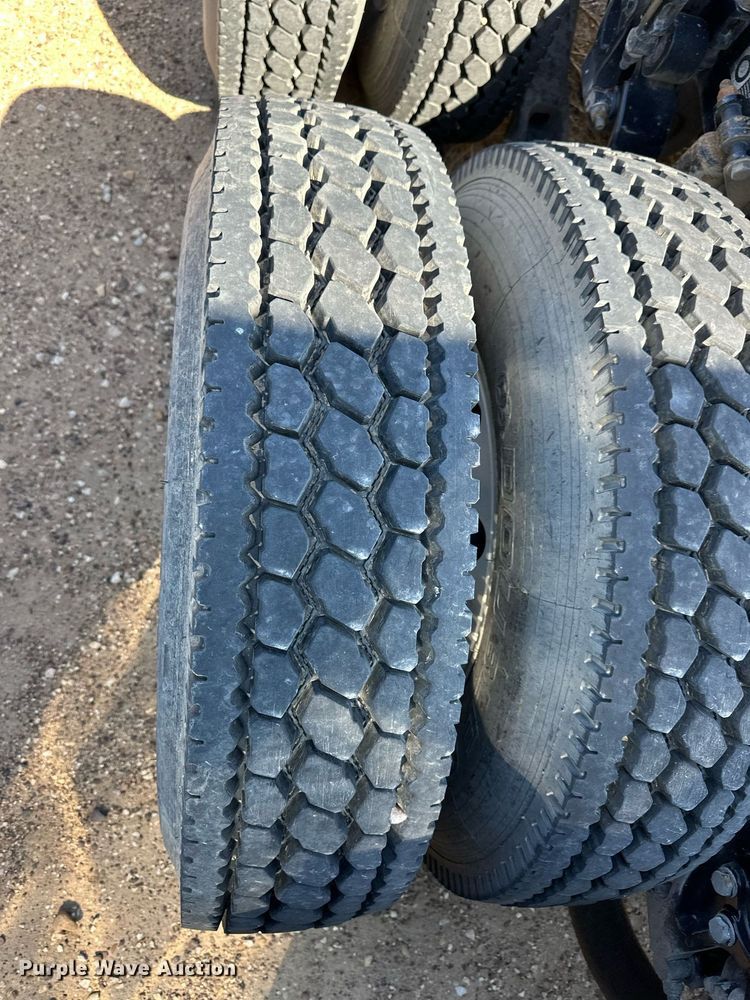 image for item ER8936 2016 Peterbilt 579 semi truck