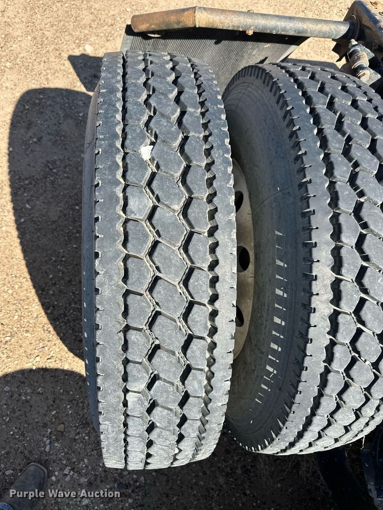 image for item ER8936 2016 Peterbilt 579 semi truck