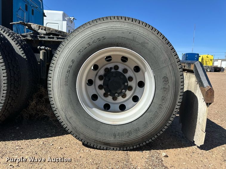 image for item ER8936 2016 Peterbilt 579 semi truck