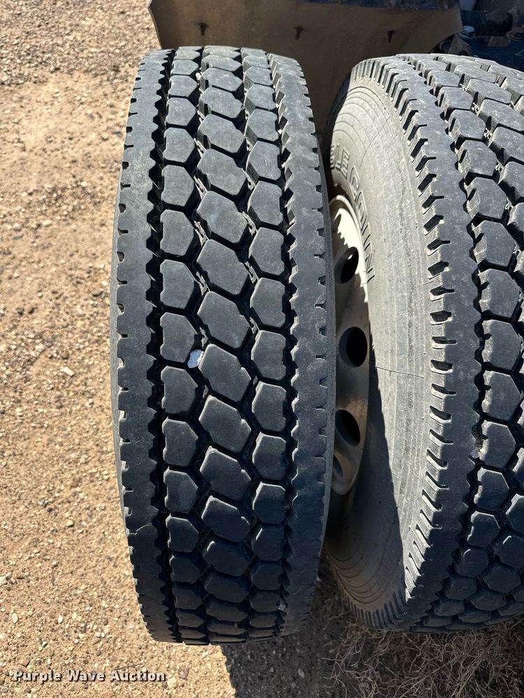 image for item ER8936 2016 Peterbilt 579 semi truck