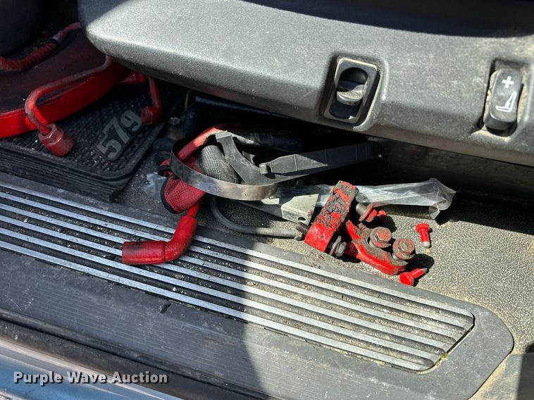 image for item ER8936 2016 Peterbilt 579 semi truck