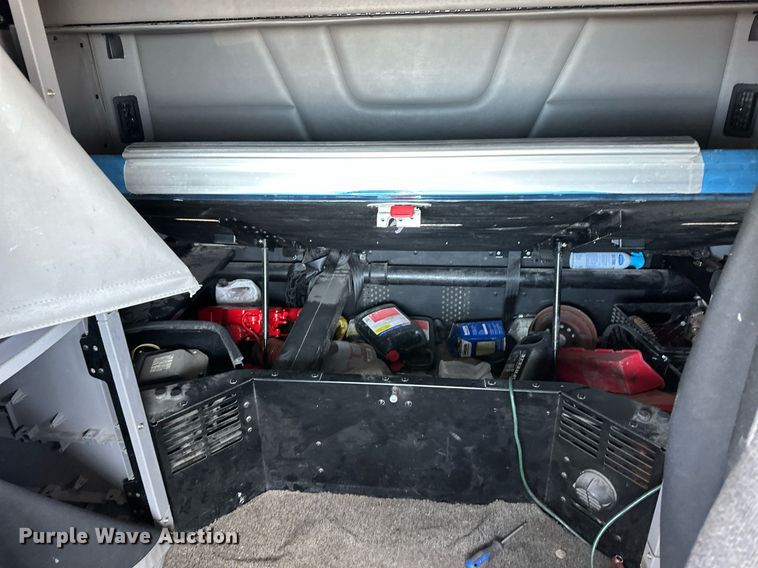 image for item ER8936 2016 Peterbilt 579 semi truck