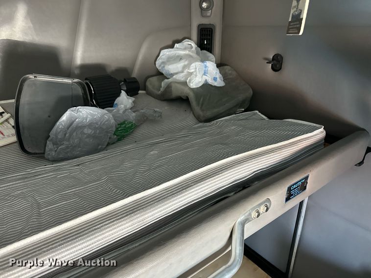 image for item ER8936 2016 Peterbilt 579 semi truck