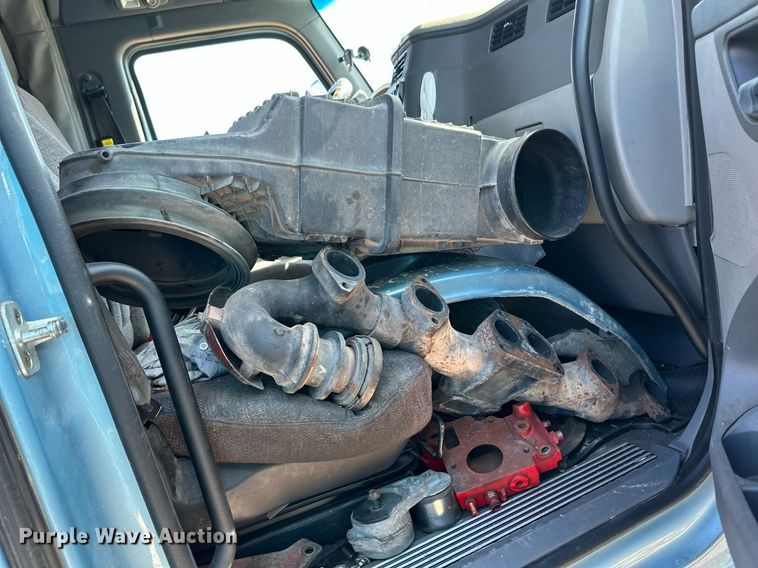 image for item ER8936 2016 Peterbilt 579 semi truck