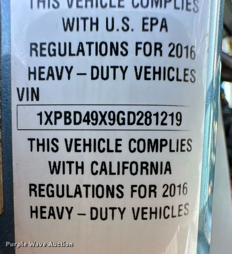 image for item ER8936 2016 Peterbilt 579 semi truck