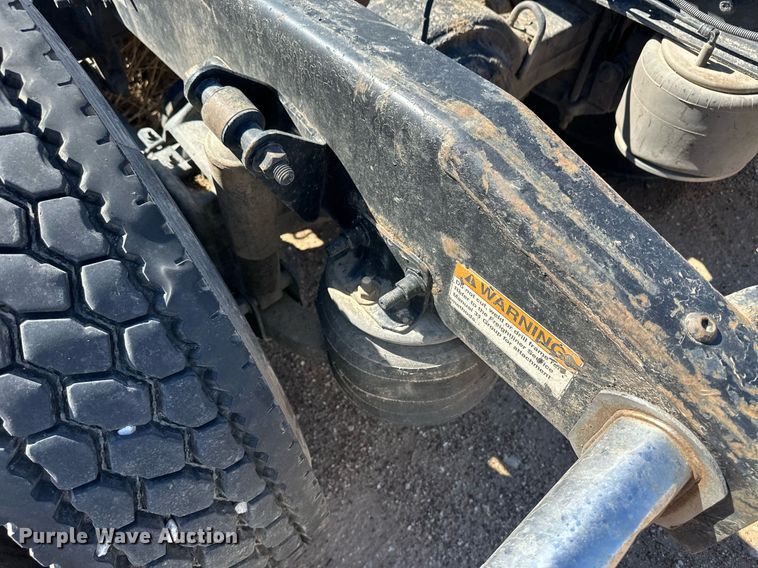 image for item ER8937 2010 Freightliner Cascadia semi truck