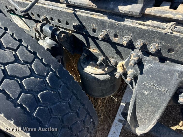 image for item ER8937 2010 Freightliner Cascadia semi truck