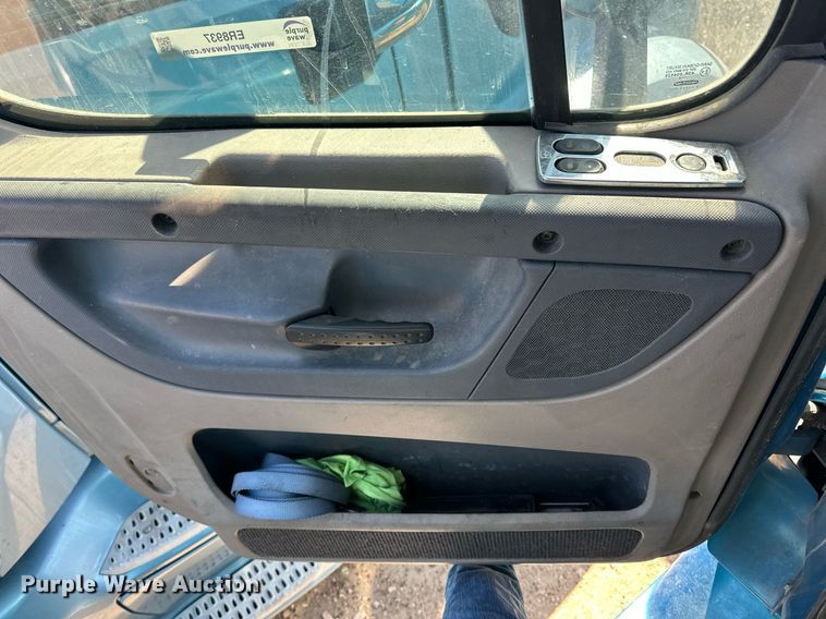 image for item ER8937 2010 Freightliner Cascadia semi truck