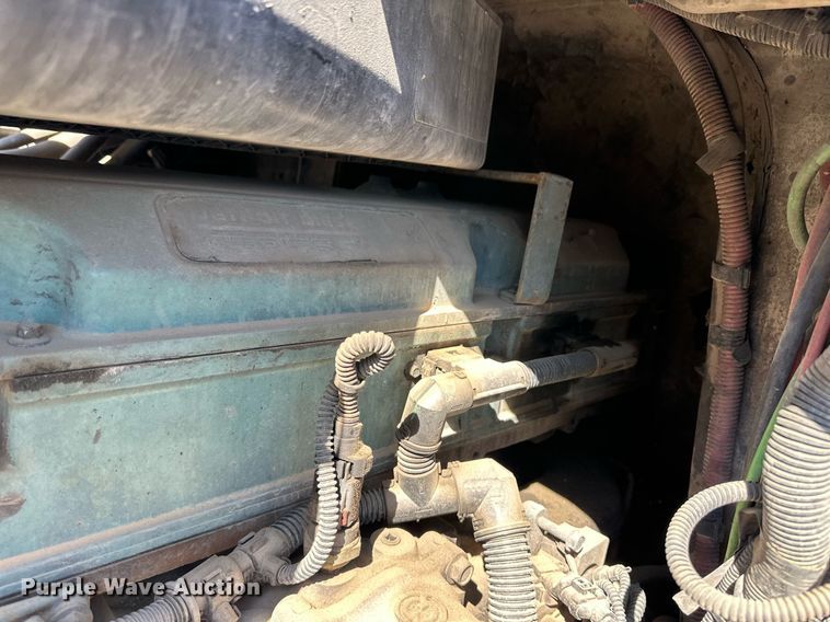 image for item ER8937 2010 Freightliner Cascadia semi truck