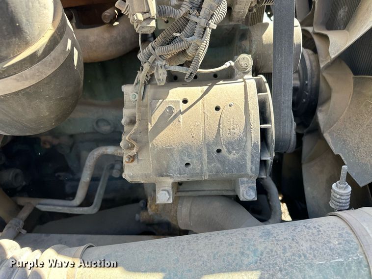 image for item ER8937 2010 Freightliner Cascadia semi truck