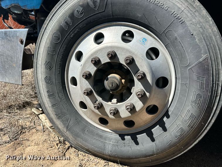 image for item ER8937 2010 Freightliner Cascadia semi truck