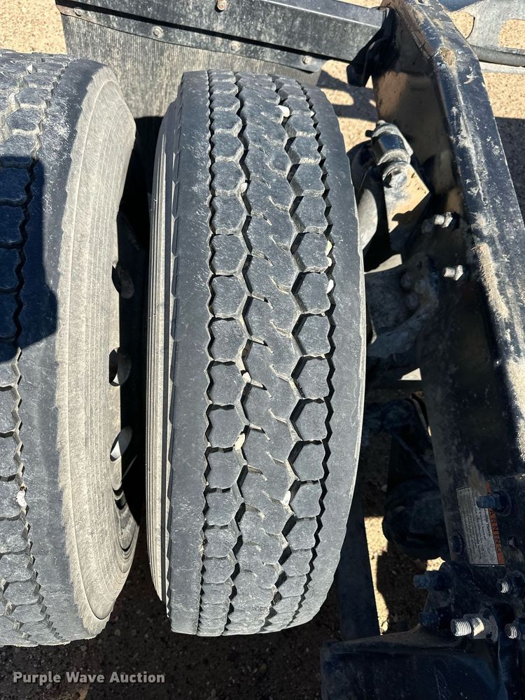 image for item ER8937 2010 Freightliner Cascadia semi truck