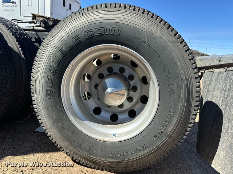 image for item ER8937 2010 Freightliner Cascadia semi truck