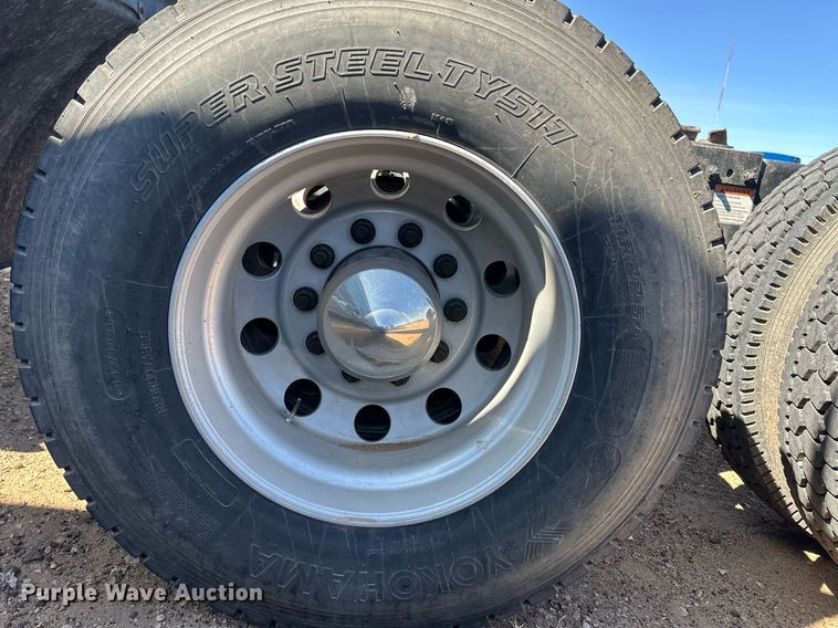 image for item ER8937 2010 Freightliner Cascadia semi truck