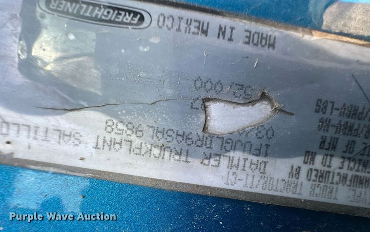 image for item ER8937 2010 Freightliner Cascadia semi truck