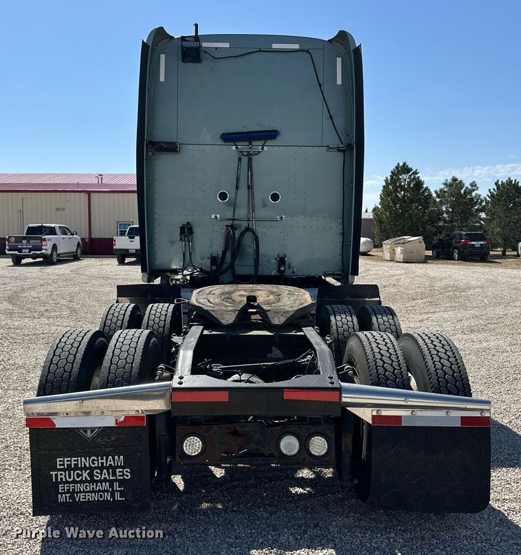 image for item ER8968 2012 Peterbilt 587 semi truck