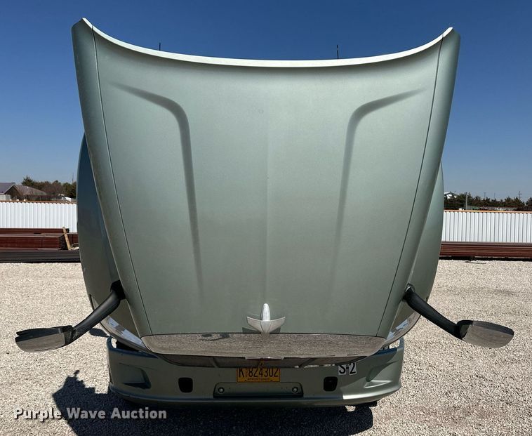 image for item ER8968 2012 Peterbilt 587 semi truck